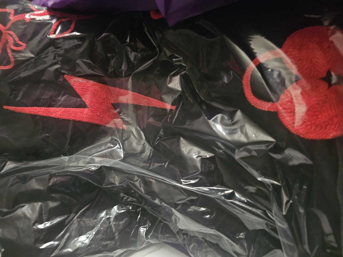 Item: Black/Red, X-Large