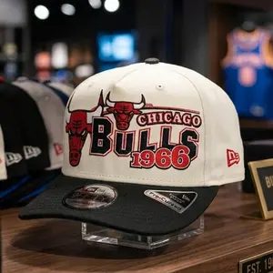 New Era Chicago Bulls Graphic Logo Cap, Contrast Peak Snapback Hat, Multi Color NBA Basketball Adjustable Hat, Streetwear Sports Fan Cap, Game Day Headwear, Retro Team Logo Baseball Cap
