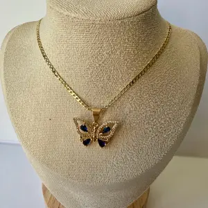 37. Gold Butterfly Pendant Necklace with Blue Crystals – 20” Chain/ laminado 14k Cadena 20”