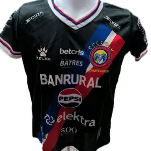 1 Camisa de Xelaju Color negra franja Roja y azul