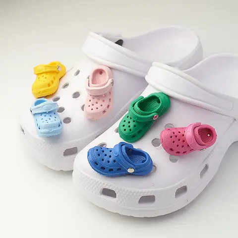 1pcs 3D Mini Shoes Shape Funny Shoe Charms for Shoes Decorations DIY Shoe Accessories for Party Favor (No Shoes)