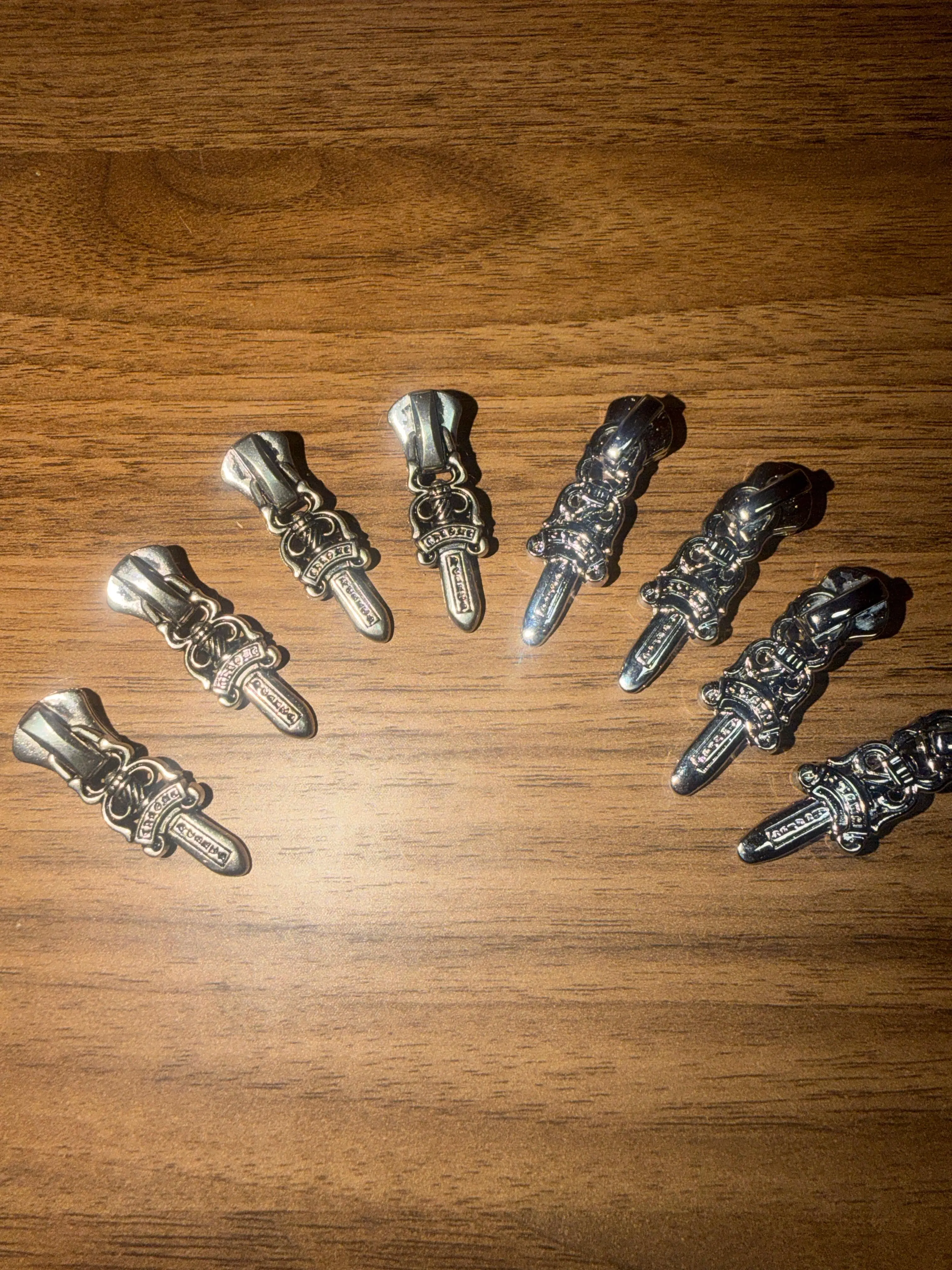 Zipper dagger puller for DIY crafts, sweaters, and bags