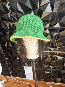 Hat crochets