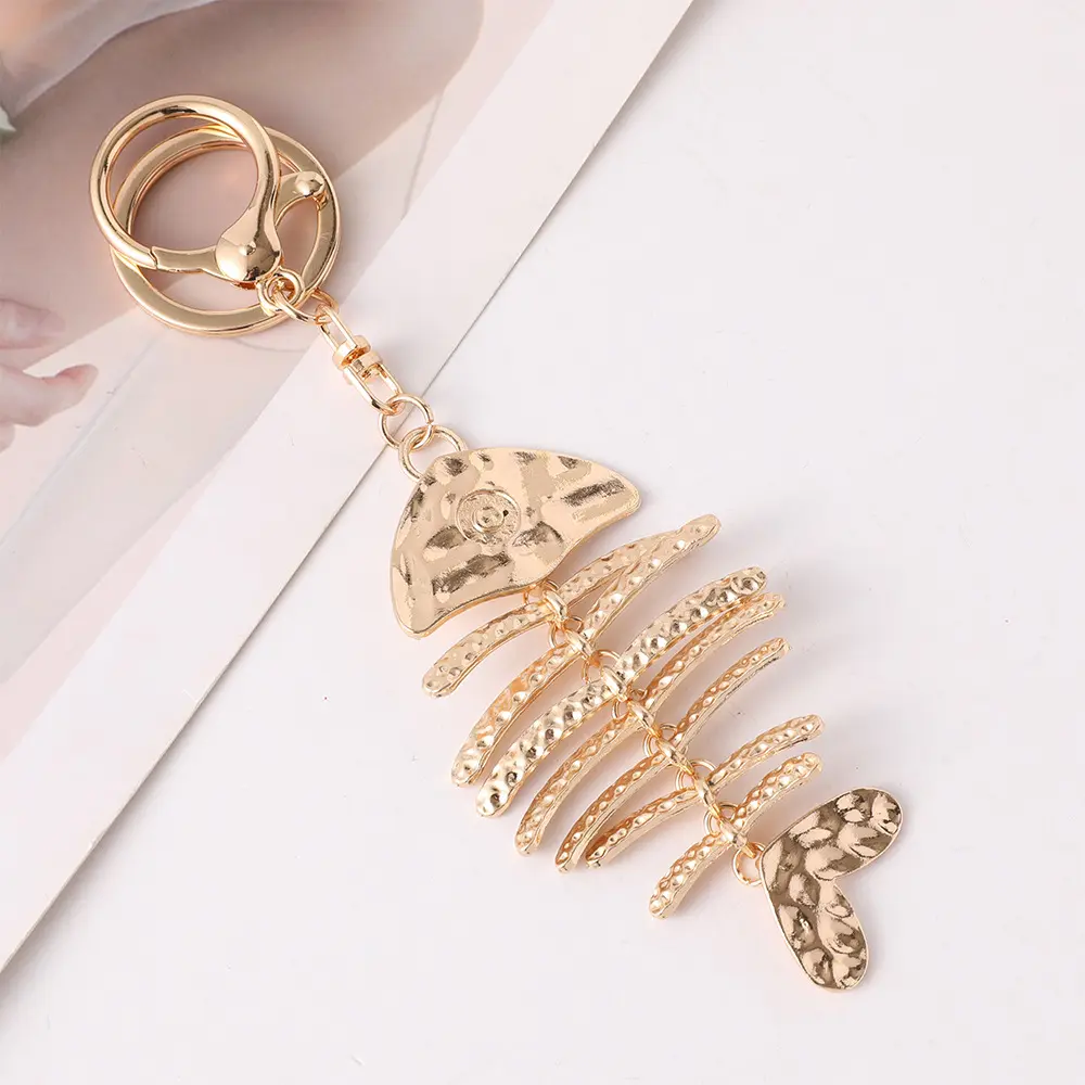 Hammered Gold Fishbone Keychain Charm, Vintage Textured Metal Bag Pendant, Movable Joint Purse Accessory For Car Key Daily Outfit Decor Affordable Casual Souvenir Gift