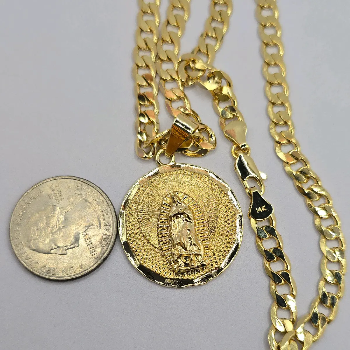 VIRGIN MARY round  beautiful necklace fashion style Cuban link style GOLD-PLATED