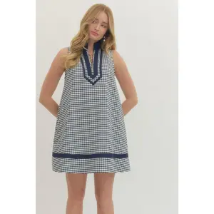 Classic Charm Gingham Shift Dress (Plus)