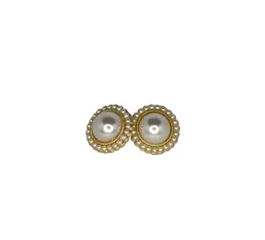 Pearl Stud Earrings ✨ Includes 1 pair of earrings