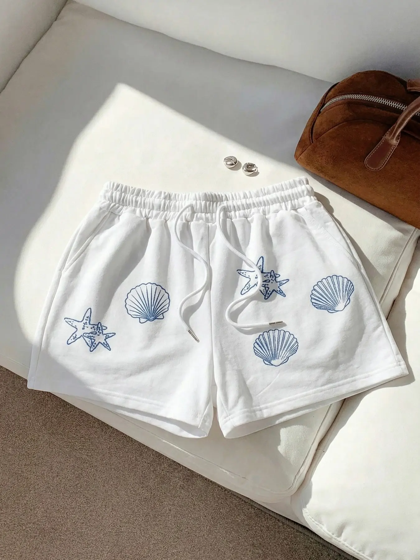 Y2K Starfish & Shell Print White Sweat Shorts, High Waist Drawstring, Adjustable Loose Cute Casual Shorts, Soft Breathable Fabric, Lightweight Comfy Summer Beach Shorts for Vacation, Coastal Aesthetic Shorts, Streetwear Daily Outfit, Essential