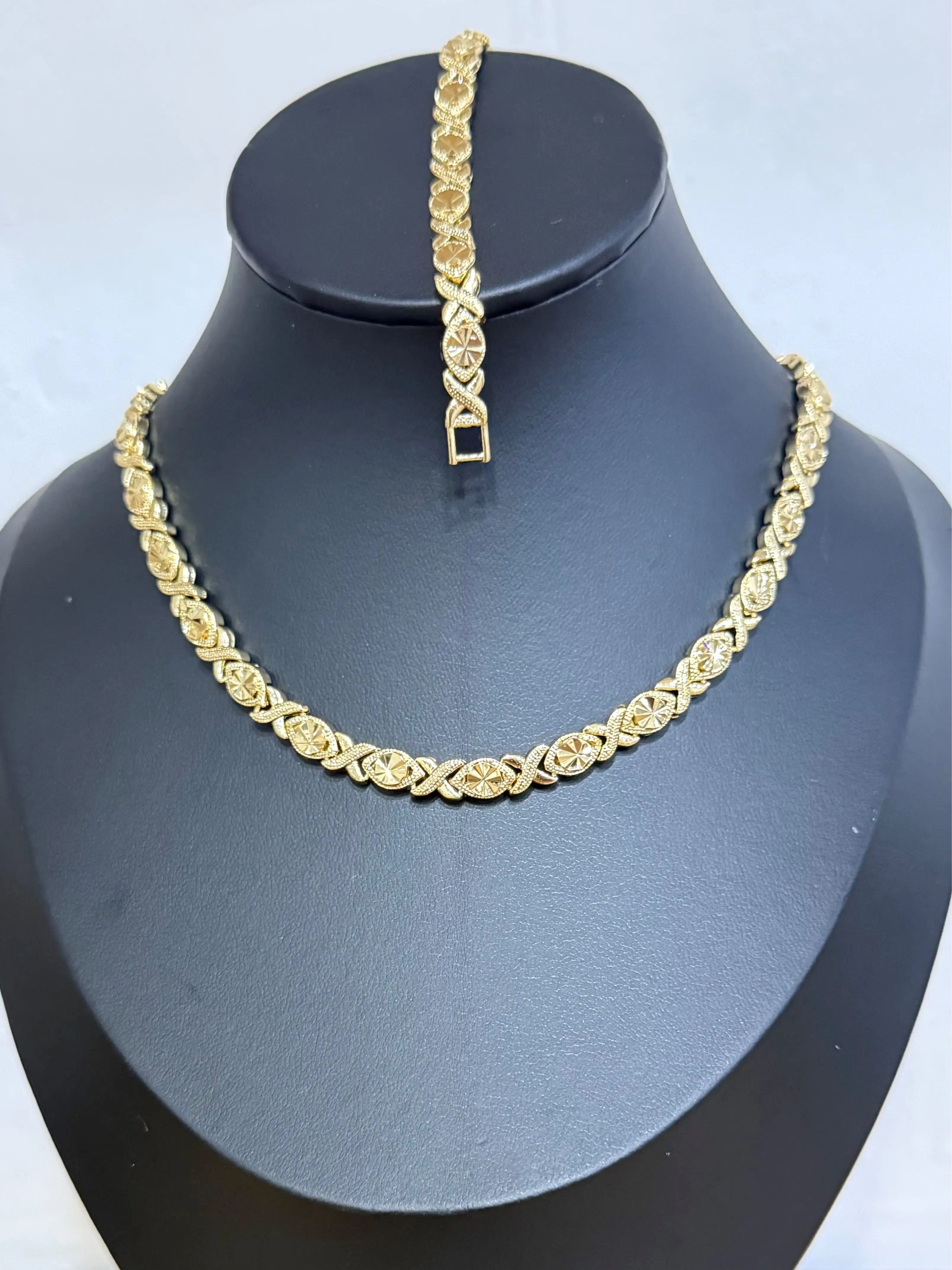 set de cadena y pulsera xoxo