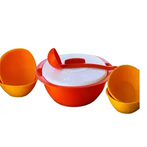 Rock ‘N serve set - 1.8 L red with lid and spoon includes 4 oranges bowls