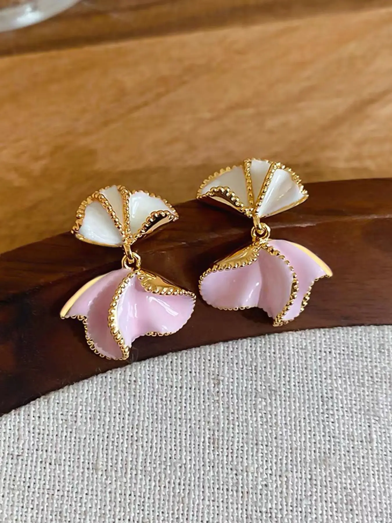Elegant Petal Floral Stud Earrings for Women, Luxurious High-End Style, Perfect for Vacation Dates Daily Wear, Unique and Sophisticated Design