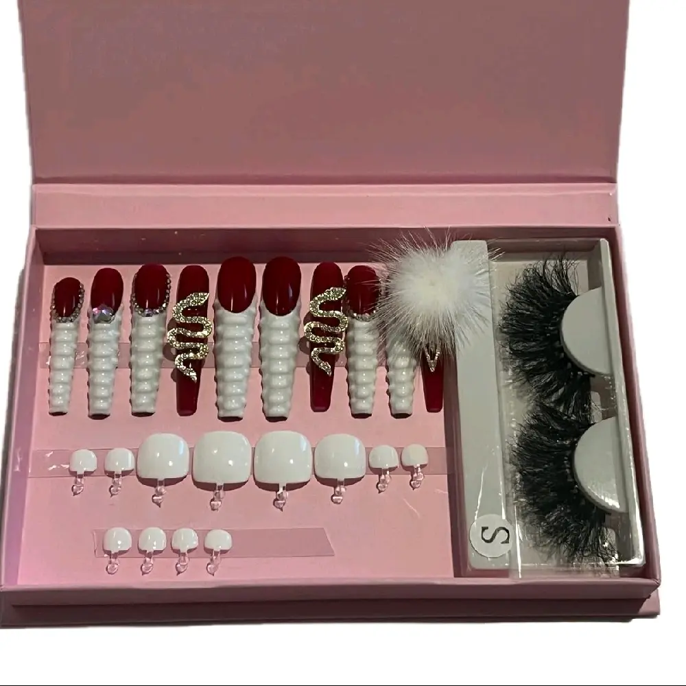 Press on Nails ans lashes set