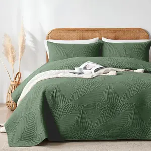 Queen Quilt Bedding Set Soft Lightweight Olive Green Bedspread with Leaf Pattern,Ultrasonic Microfiber Bed Coverlet Full Size for All Season (1 Quilt, 2 Shams)