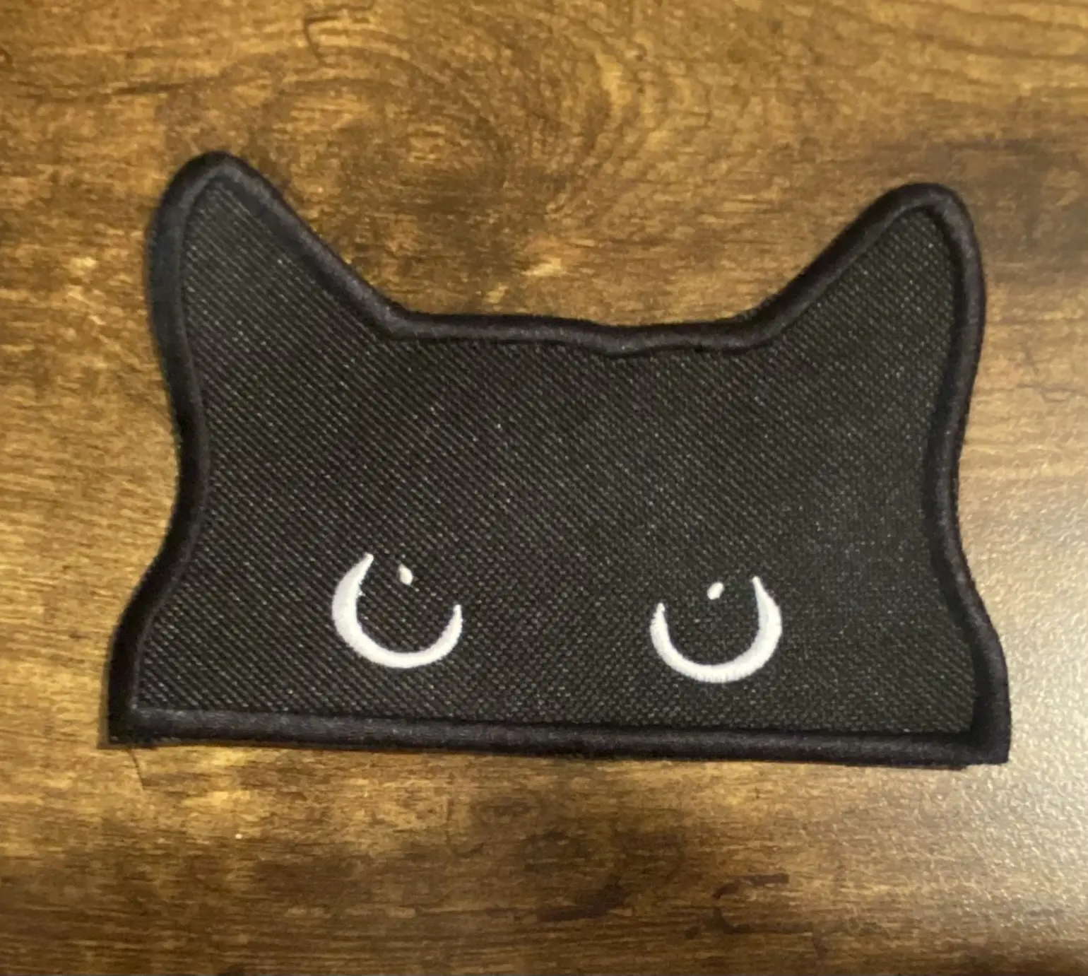Charming Peeking Cat Polyester Yarn Applique Patch - Iron-On, Sew-On or Hook Backing, Multiple Sizes, Pocket-Sized Option, Customize & Personalize for Sewing Fabric Projects, Personalizing