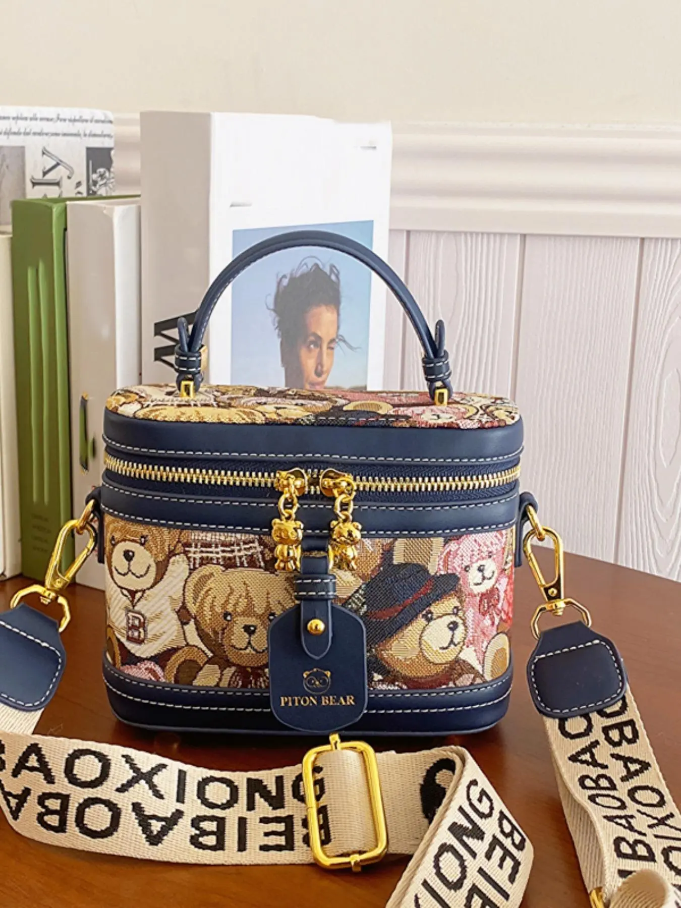 Fashionable PU Leather Handbag, Cute Cartoon Bear Print Bucket Bag, with Adjustable Strap, Casual Trendy Versatile Daily Commuting Bag, Shoulder Bags, Casual Crossbody Bags, Handheld Bag Purse, Casual Trendy Purses