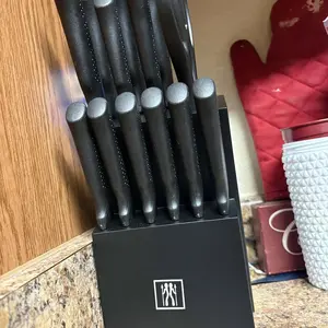 Knife Set, 15 Pcs Kitchen Knife Set with Block Self Sharpening, Dishwasher Safe, 6 Steak Knives, Anti-slip handle, Black