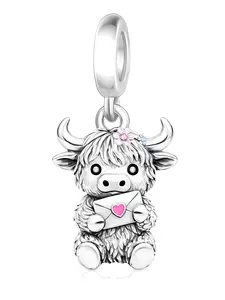 Cute Cartoon Highland Cow Envelope Pendant, Copper Plated Silver Color, Zircon Embedded, Animal Pattern, Perfect Gift for Friends