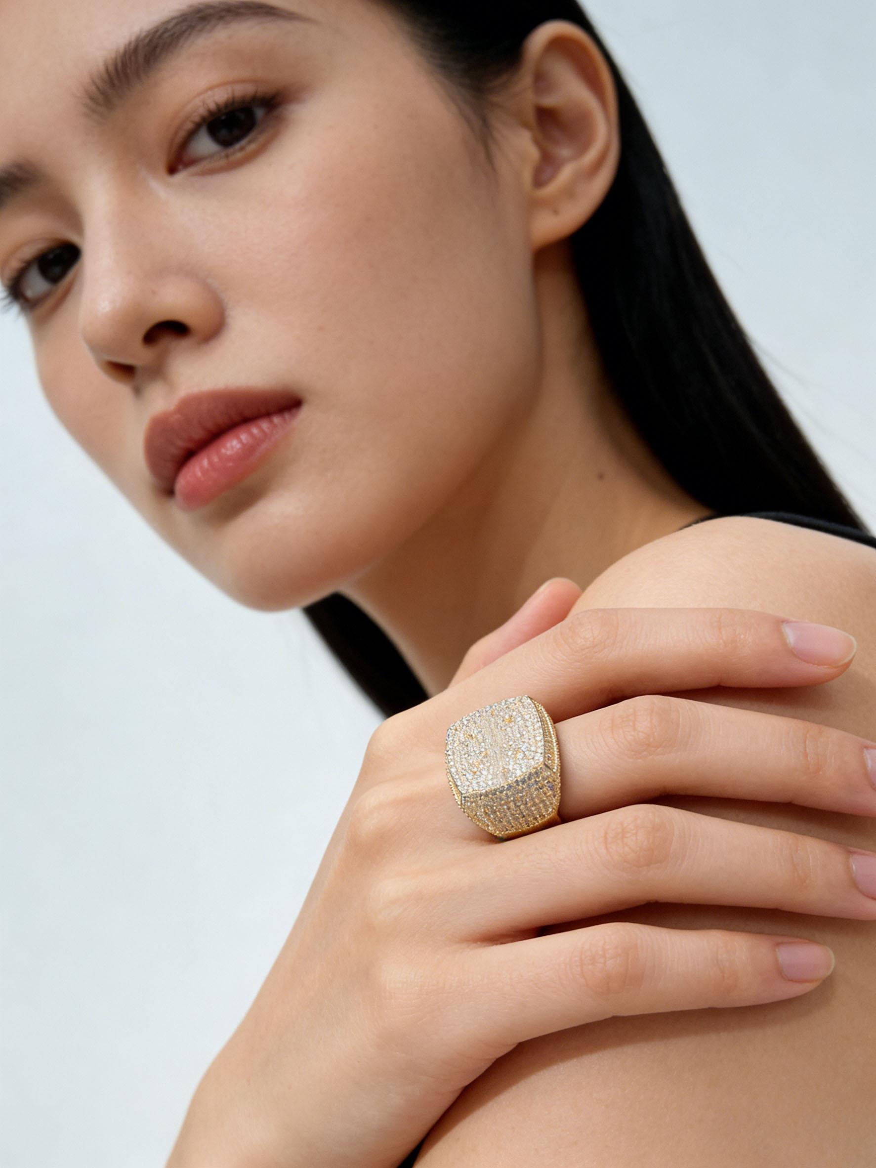 1PC luxury men's ring fully studded with zircon, featuring a domineering hip-hop style, sparkling and eye-catching, suitable for trendy men's daily wear or parties, suitable for both men and women