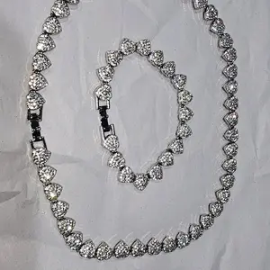 Heartshaped Designed Bracelet and Necklace - Elegant Jewelry Set with Heart Patterns