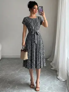 Summer Round Neck Batwing Sleeve Short Dress, Ditsy Floral Bohemian Ruffle Hem Pleats, Casual Vacation Style, Women's Fashion Clothing