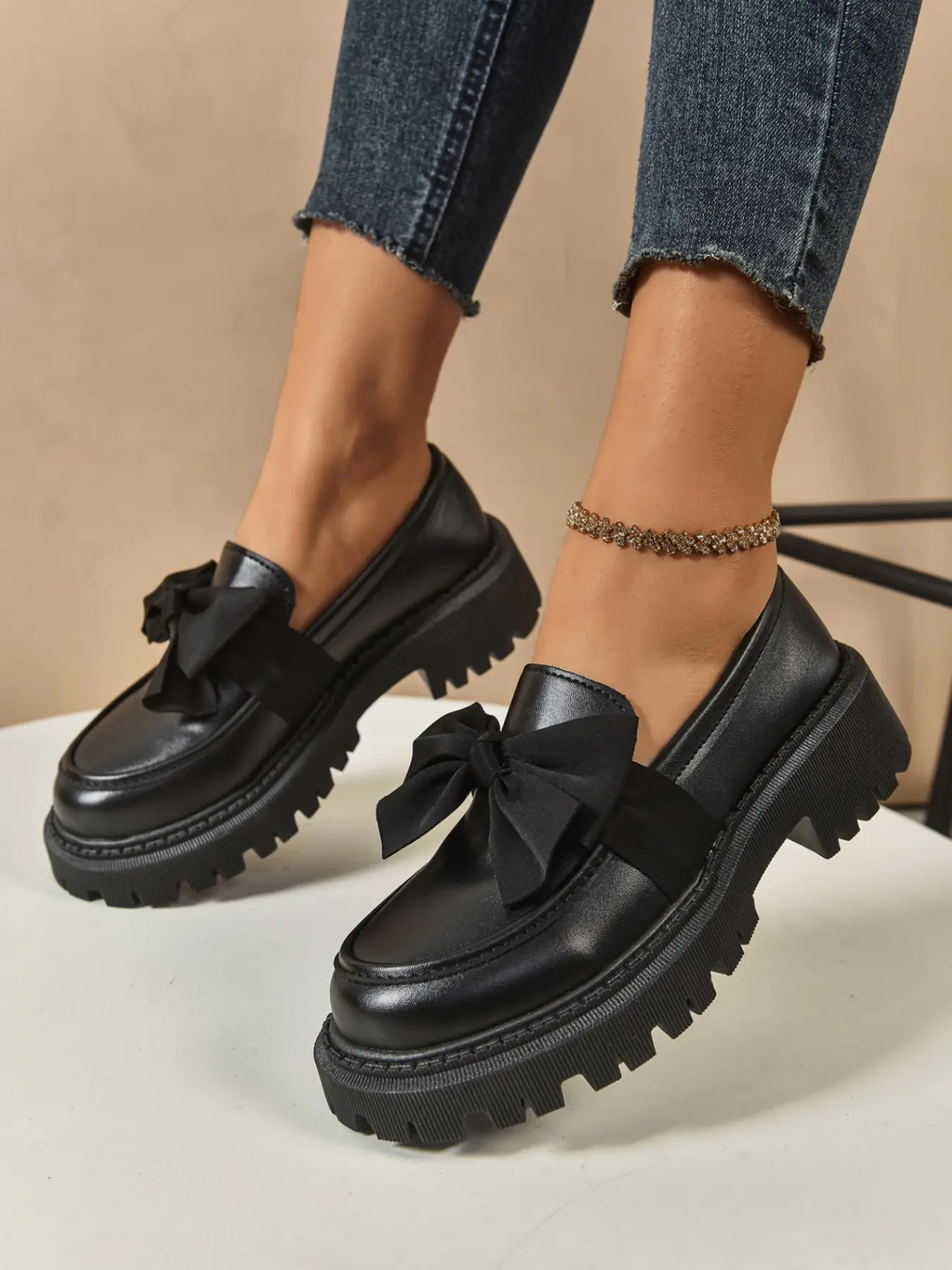 New Fashion Casual Women's Beanies Flat Shoes Loafers, Bowknot Design Loafers, Comfortable Anti-Slip Rubber Color Block Butterfly Knot Decor, Perfect for Outdoor Beach Travel Home Sports Walking Shoes Running Footwear
