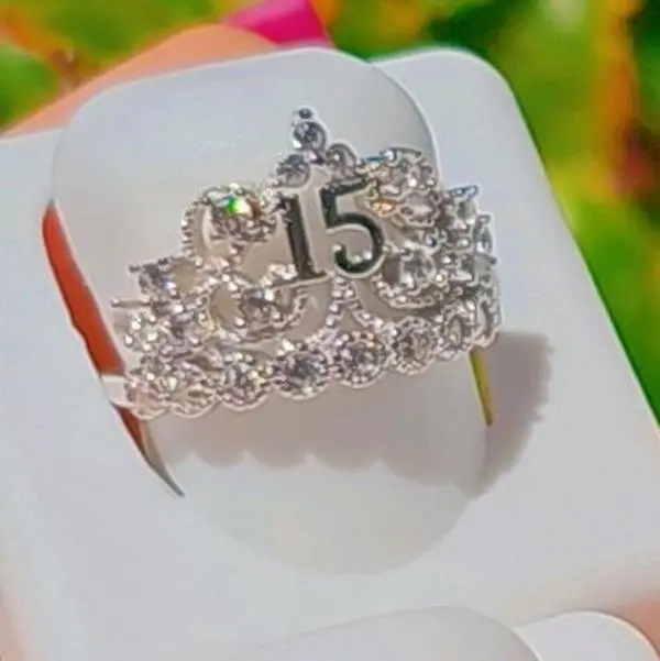 Anillo de Corona De 15 ańos plata 925