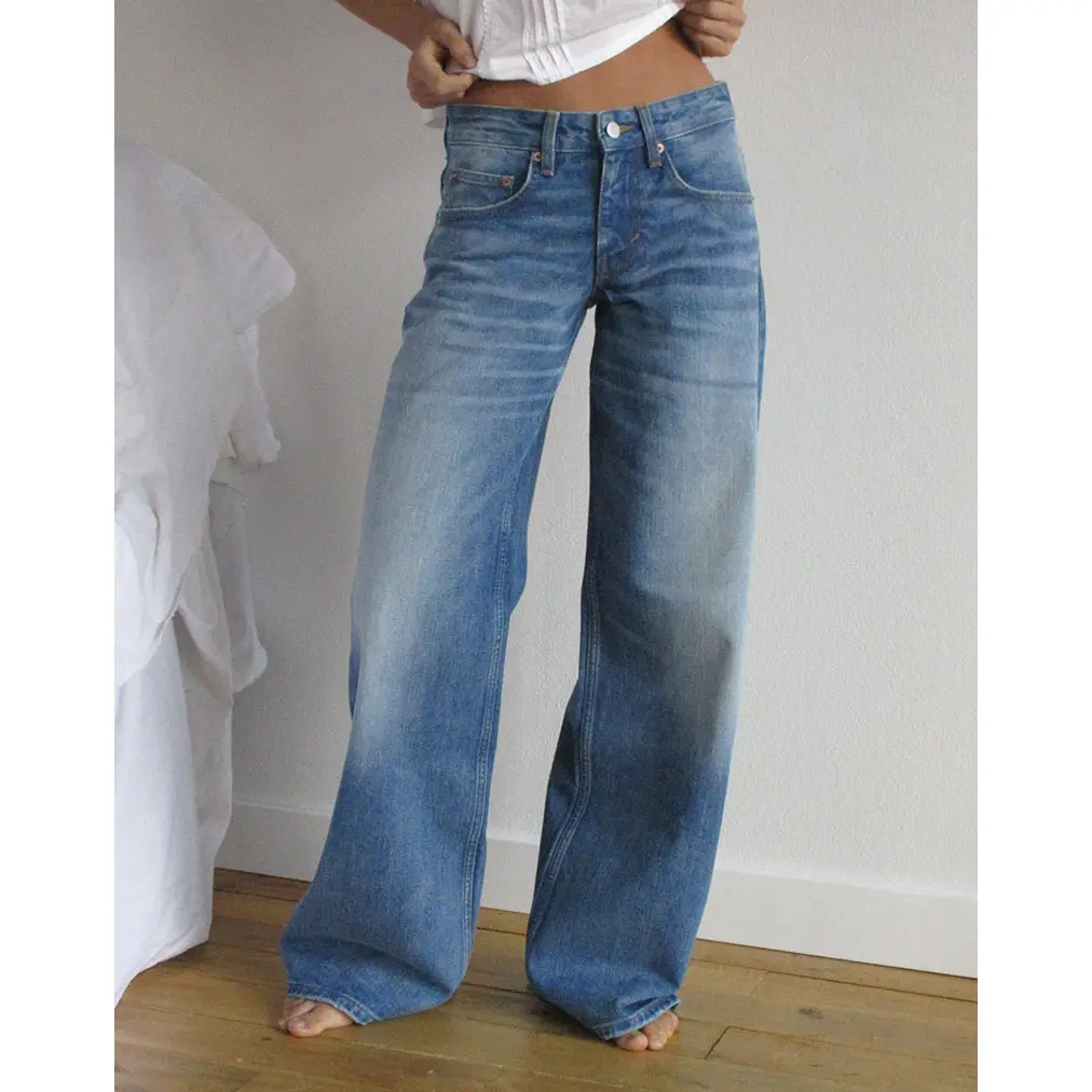 Low Rise Roomy Jeans in Fade Blue