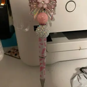 Live Stream Beaded Pens with No Rhinestone - Pink and White Design, Elegant and Stylish