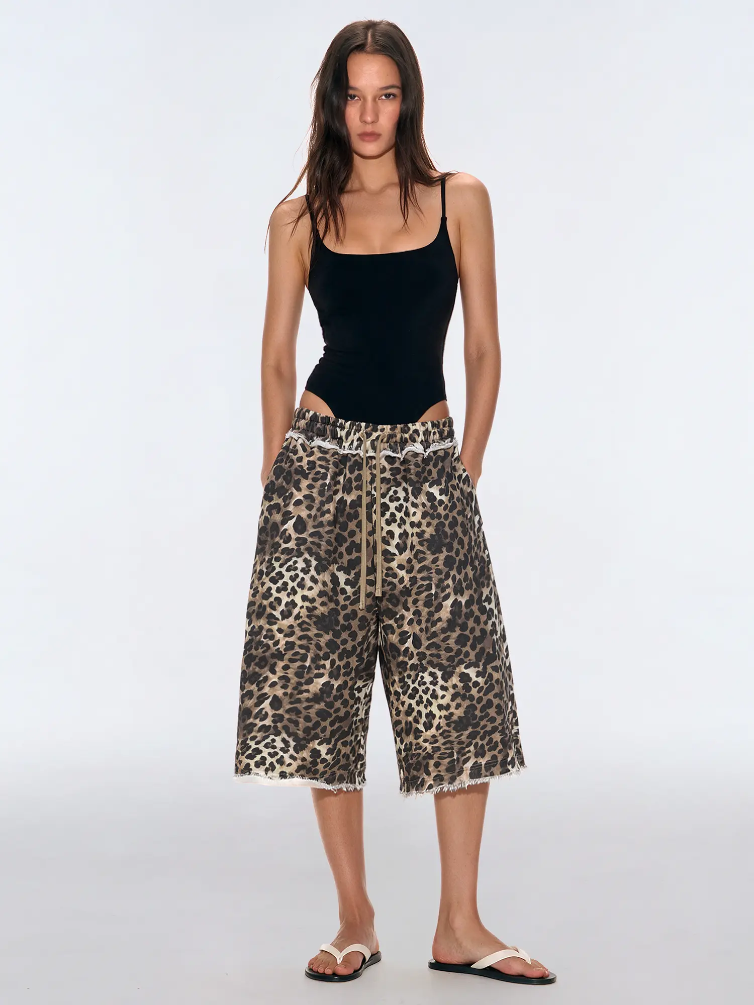 FDR Women’s Leopard Print Raw Hem Capri Pants, High Waist Slim Fit Cropped Pants with Trendy Animal Print Design for Casual Streetwear
