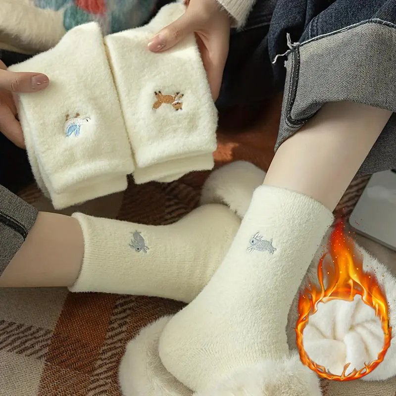 4 Pairs of Comfortable Youth Lined Crew Socks - Warm and Soft Mid-Calf Socks with Cute Animal Embroidery (Fox, Bird, Bear) - Perfect for Winter and Autumn, Korean Style, White, Girls' Home Floor Socks, Cute Socks