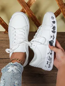 Women's Fashion Versatile Trick or Treat Halloween Elements Spider, Skull, Bat, Pumpkin  Casual Sneakers, Breathable Lightweight Low-Top Skateboard Shoes, Suitable for Halloween Christmas Gifts, Black Friday Carnival, Commuter Work, Vacation Travel, Run