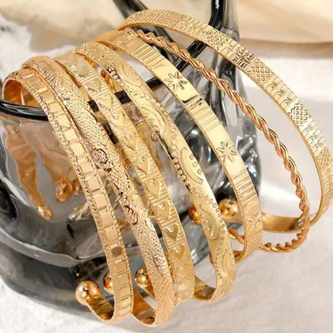 7-Piece Women's Gold Bangle Set – 14K Gold-Plated Stackable Open Cuffs & Classic Embossed Designs, Minimalist Jewelry, Bracelets Stack, Perfect Gift For Her, Suitable For Everyday And Vacation Outfits