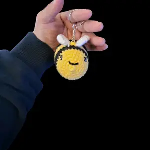 amigurumi bee keychains