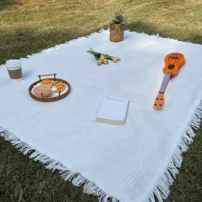 1pc Foldable Non-Absorbent Water-Safe Machine Washable Polyester Picnic Blanket - White Braided Outdoor Mat with Tassels, Moisture-Proof Ground Cover, Camping Accessory for Camping, Beach Use, Foldable Picnic Blankets, Non-Absorbent Picnic Blankets