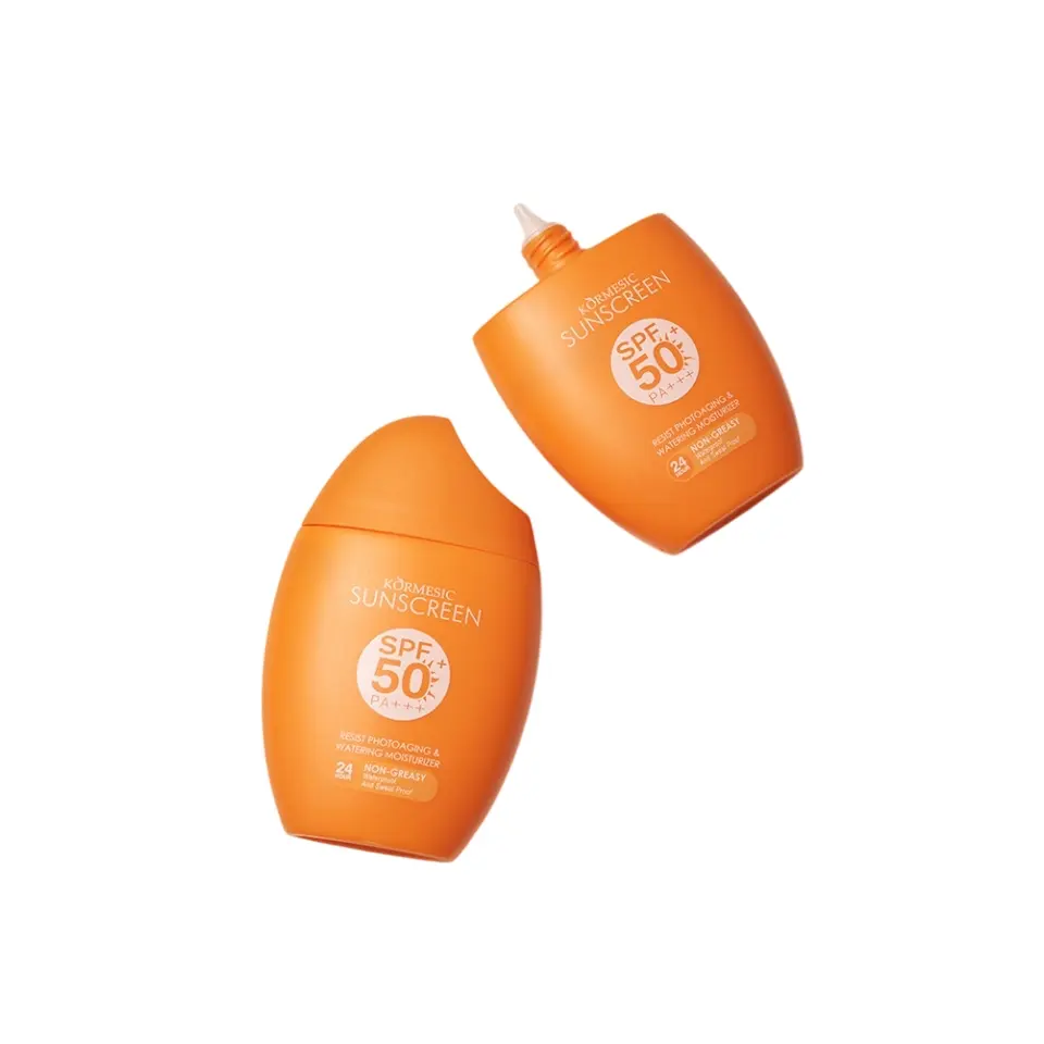 SPF 50 PA+++ Lightweight Sunscreen, Daily UV Protection, Prevent Sunburn & Tanning, Hydrating Non-Greasy Formula, No White Cast, Easy to Spread, Waterproof & Sweat Resistant