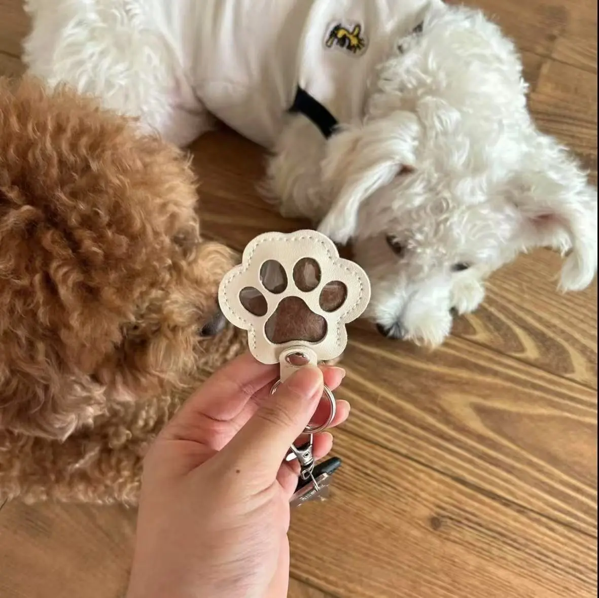 Happy Sumi Cat and dog hair keychain hanger creative pet cat and dog hair decoration for pet owners to collect and commemorate.