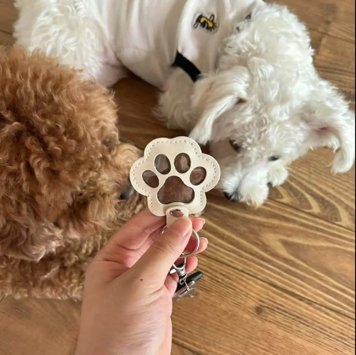 Happy Sumi Cat and dog hair keychain hanger creative pet cat and dog hair decoration for pet owners to collect and commemorate.
