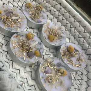 Herbal Relaxing Candle with Lavender, Chamomile, Ashgwadha & Valarian Root - Organic Ingredients & Amethyst Crystal Shard for Calming Atmosphere