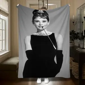 Audrey Hepburn (17) Printed plush blankets are suitable for all seasons, soft and comfortable for sofas, mattresses, offices, outdoor use, camping, travel, and home use. Perfect for Black Frid