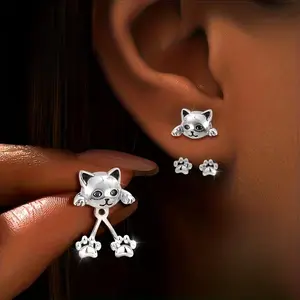 A pair of S925 pure silver lady cat paw pendant earrings, fashionable and creative, cute and adorable pet-themed
