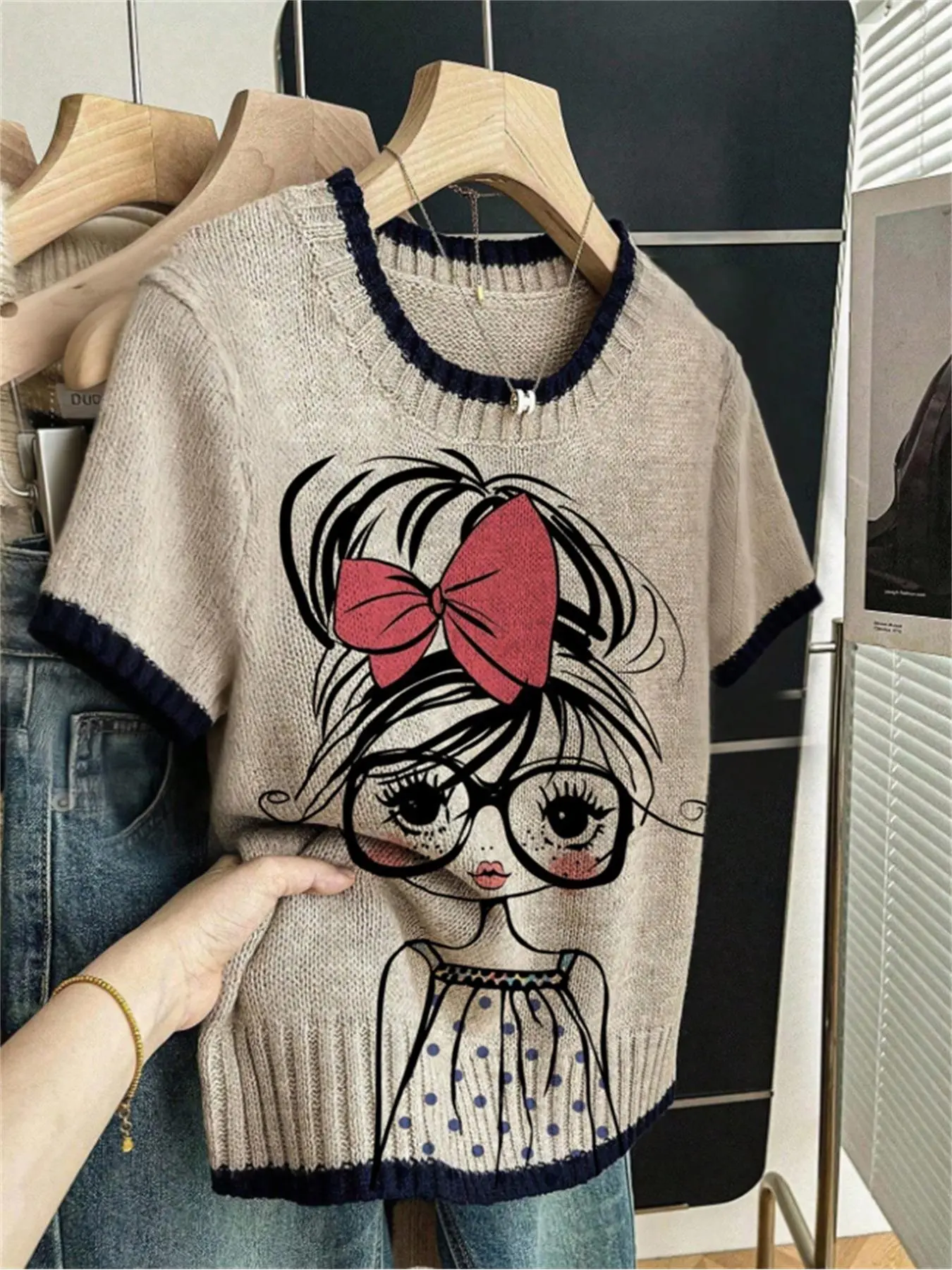 Cartoon Portrait Print Round Neck Sweater, Fitted Casual Short Sleeve Knitwear, Graphic Sweater Top for Spring Summer Fall, Comfortable Warm Lady Women's Clothing, Womenswear, Knitted Top, Fitted Sweater Tops