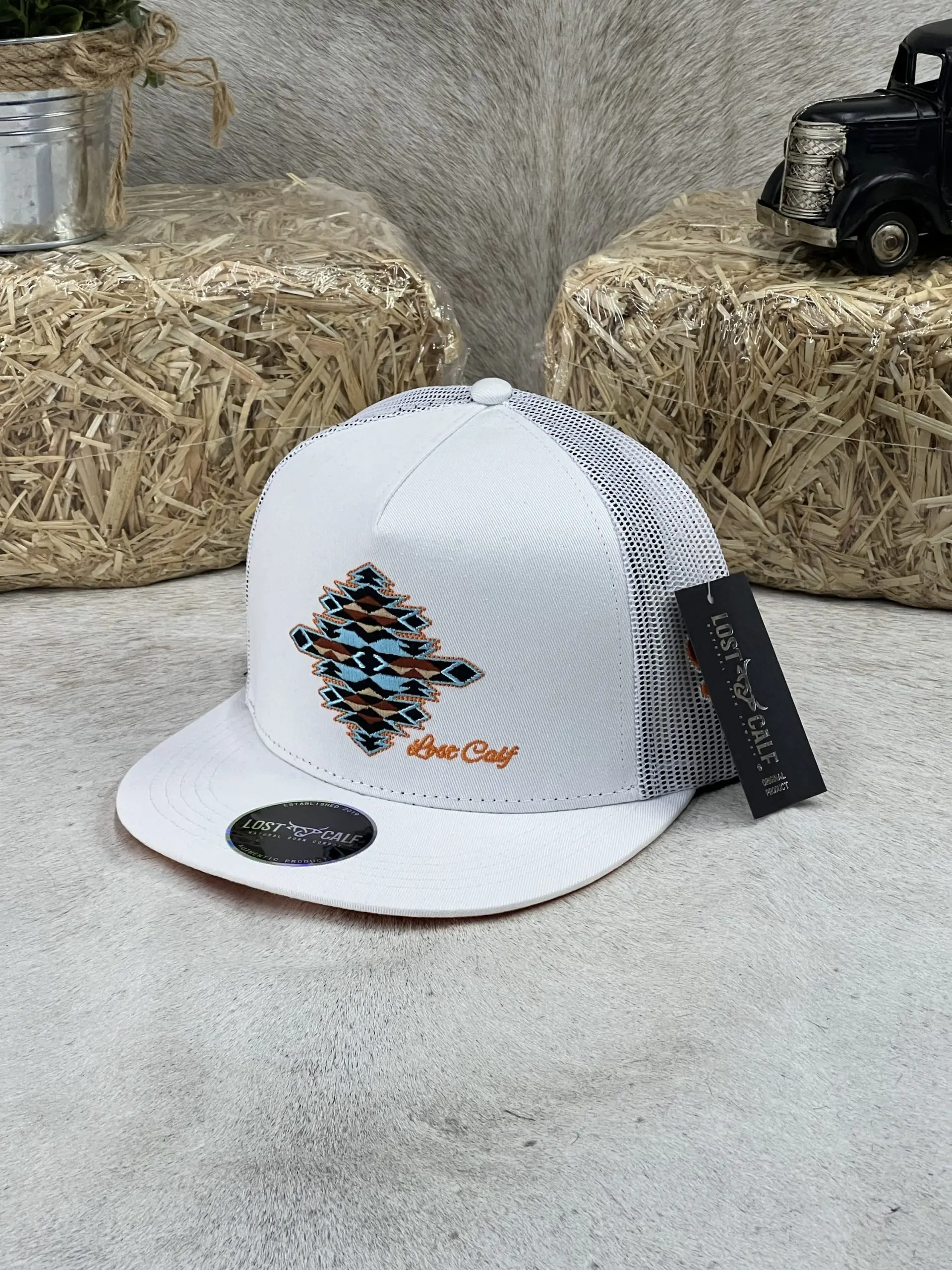 Lost Calf Hat Gem White Flat