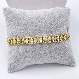 Gold-Tone Classic Chain Bracelet (Br002) - Elegant Bangle, Golden Tone, Stylish Everyday Wear Costume Jewelry, Gift-Ready Fashion Accessory, Elegant Bangle Bracelet, Golden Tone Bracelet