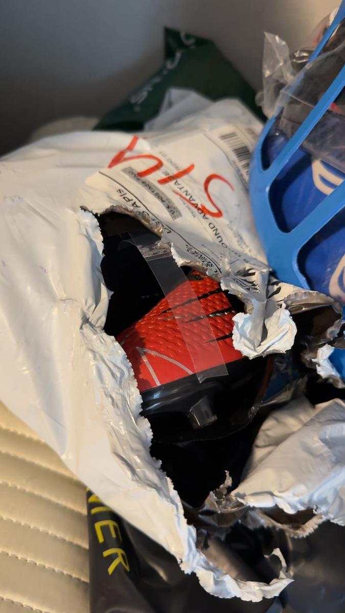 Item: Black+Red, US 8