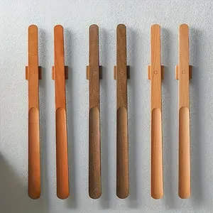 Shoe horn with a long wooden handle, easy to use and convenient, a good household item, portable and durable, Shoehorn