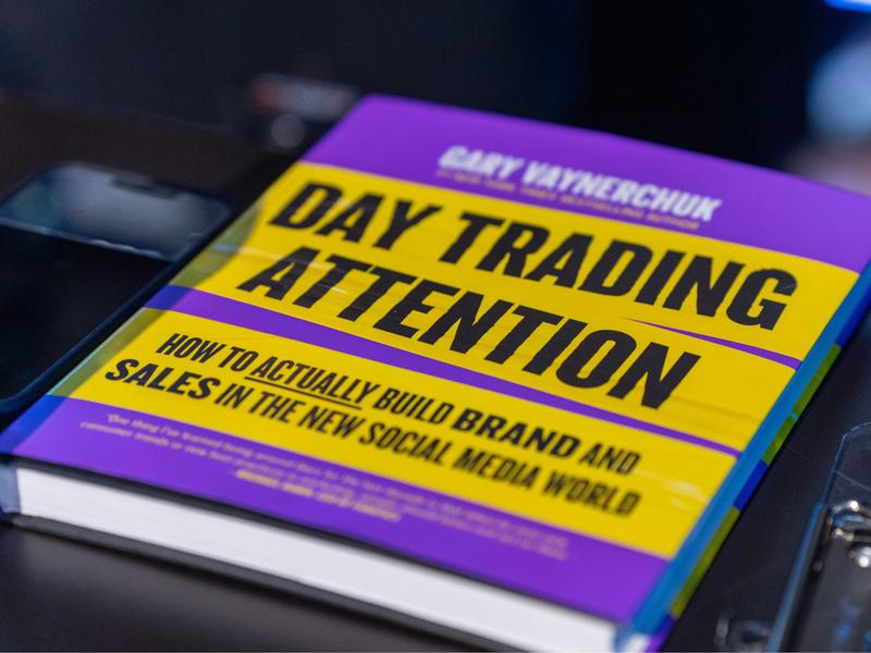 Day Trading Attention: How to Actually Build Brand and Sales in the New Social Media World by Gary Vaynerchuk [Hardback Book]