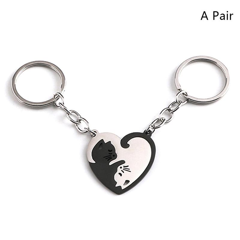 Cute Hug Cat Keychain with Patchwork Heart, Creative Round Pendant for Couples, Bag and Car Accessories