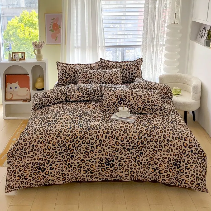 3-Piece Leopard Print Bedding Set, Soft Breathable Fabric, Includes 1 Fitted Sheet and 2 Pillowcases, Ideal for Bedroom, All Seasons Use, Breathable Duvet Set
