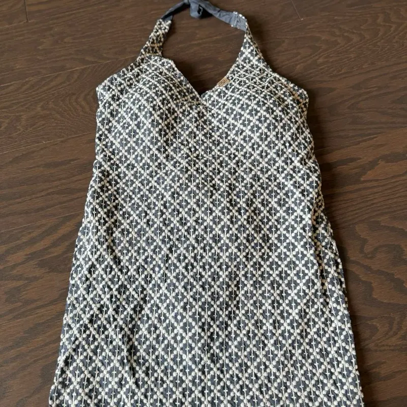 Sequence Chikankari Short Kurtha in Gray Color Sleeveless with Unique Design Pattern