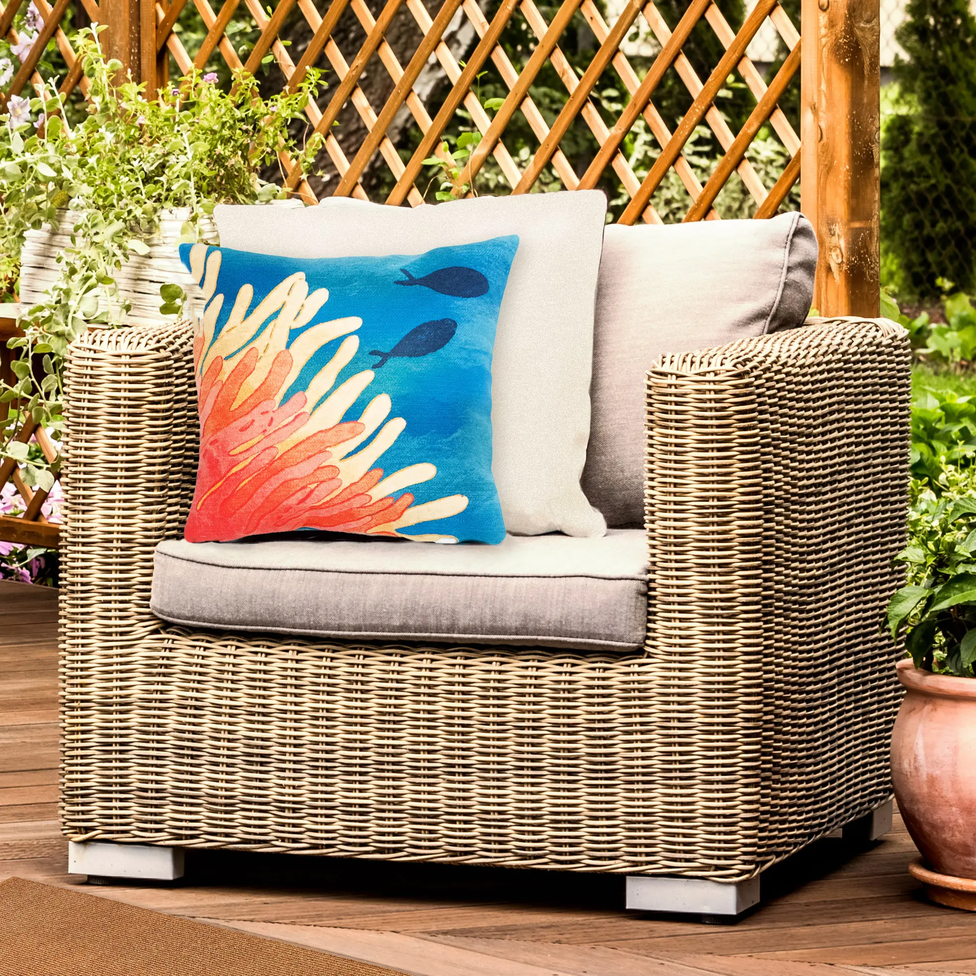 Lush Decor VISIONS III Handmade Indoor/Outdoor Cushion - Contemporary Coastal Ocean Accent, Cushions for Porch (Reef & Fish)